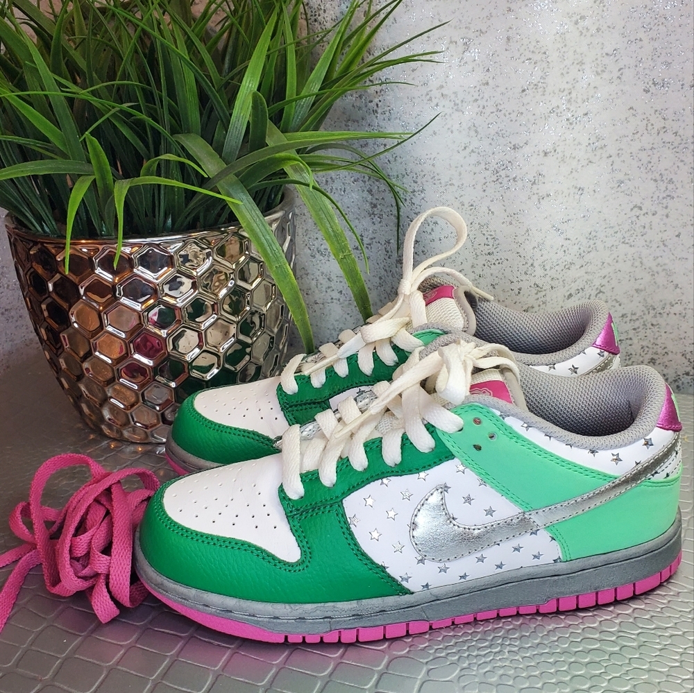 Nike Women's Edition 2008 Dunk Low " Star" Green & Pink Size 7